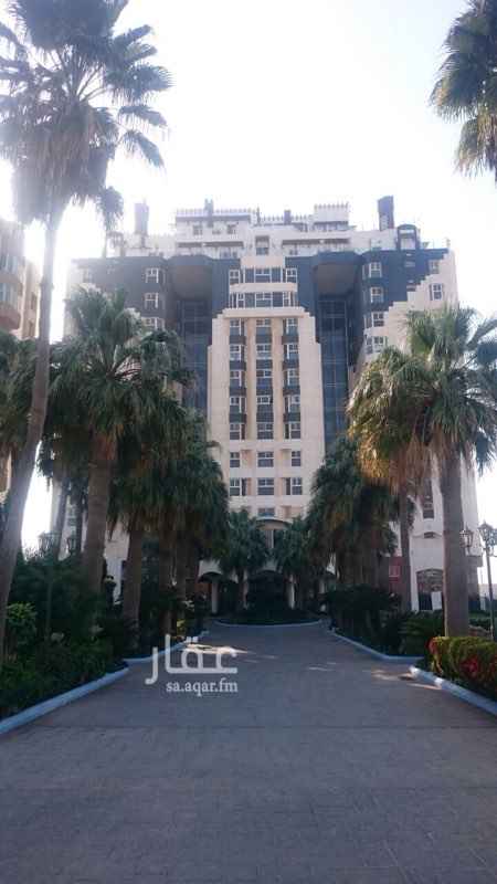 430822 شقة للايجار مساحتها (443)متر مربع بابراج الفارسي بلازا بها (٦)غرف نوم كل غرفه فيها حمام بها مجلسين وصاله وسفرة /وغرفة شغالة بها حمام /التكييف مركزي /الصيانة السنوية علي المالك /الشقة بها مدخلين رجال وحريم /الشقة مطلة علي البحر مباشر وعلي الرد سي مول /الشقة بالدور السابع /الايجار السنوي 275000ريال ف