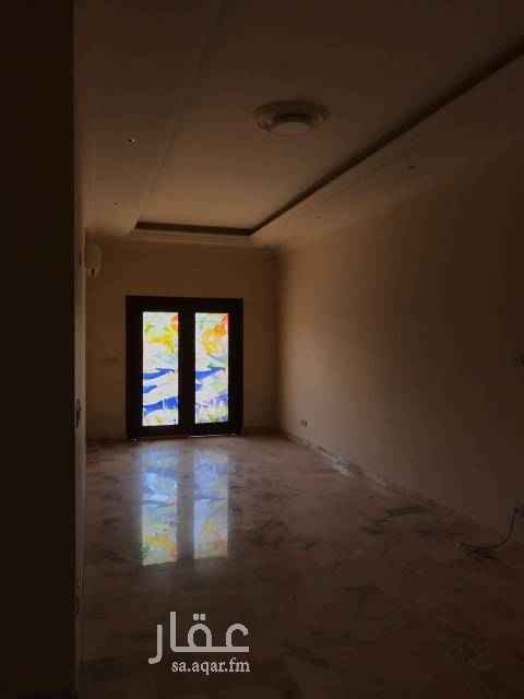 1704621 فيلا للايجار في البساتين رقم 1 البركة خلف مدارس الابداع للبنات مساحتها 330م واجهة شرقية
مكونه من دورين وملحق الدور الأرضي : صوالين استقبال وومطبخ صغير (سيرفس)
الدور الثاني : 4 غرف نوم (غرفتين نوم ماستر + غرفتين بحمام مشترك)
الملحق : غرفة شغالة وغرفة غسيل ومطبخ رئيسي وسطح
عمر العقار 10 سنوات
لا يوجدمصعد ومسبح
الايجار /100 ألف ريال سنوياً
للتواصل 0599407777