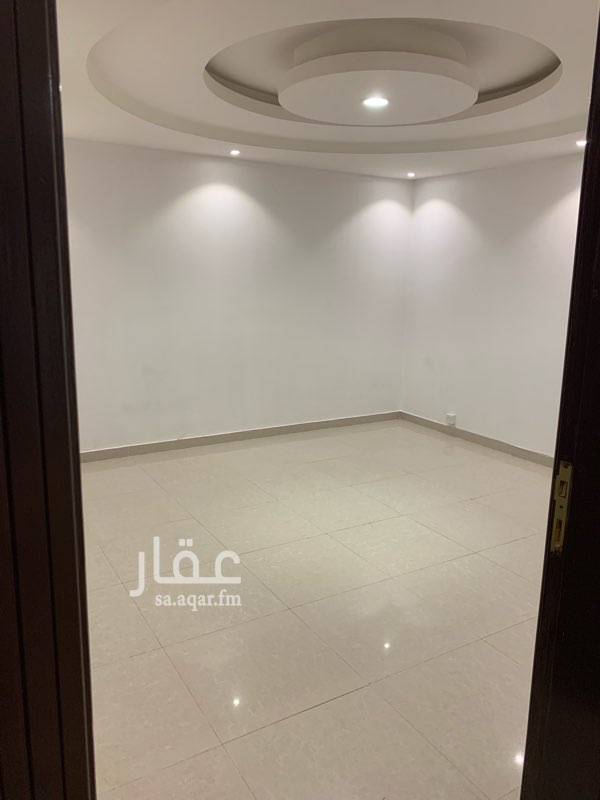 1488696 يتكون من
٣ غرف
- صاله
- مكيفات
- سطح خارجي
- مدخل مستقل