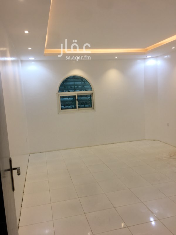 1587400 شقة للعرسان او العوايل الصغيره
سنوي 14000
ستة شهور 16000
شهري 18000