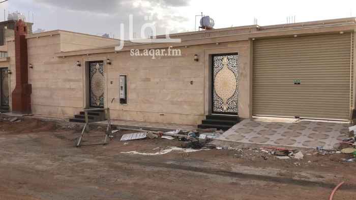 1546084 🛑 للبيع دور تأسيس شقتين
بحي الياسمين
قريب من مسجد التوحيد
شارع 15 جنوب
المساحه / 800 م
المسطح / 480 م
يتكون من /
حوش ومشب
ومجلس رجال
ومجلس نساء
وصاله
و 4 غرف نوم
السعر حد / 920 ألف
مكتب الغازي
0599575233