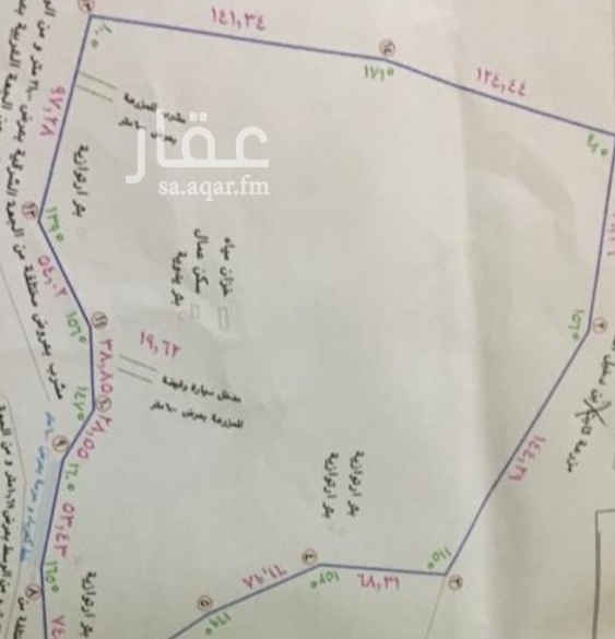 1622484 المزرعة محاطة بعقوم ترابية واسلاك شائكه من جميع الجهات كذالك يوجد بها خمسه ابار ارتوازية وبئر يدويه وخزان مياه وسكن عمال ومحروثه بالكامل
يوجد بها تيار كهربائي
تبعد عن طريق الهجرة المدينة مكه تقريبآ 20 كيلوا متر كما يوجد طريق مسفلت الي المزرعه
المساحه تقريبآ /65108متر مربع
محافظة خليص وادي غران
