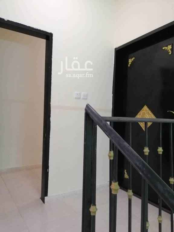 1646481 شقة في حي الرمال مكونه من غرفتين نوم مجلس صالة عدد 2 حمام مطبخ مع السطح عداد كهرباء مستقل