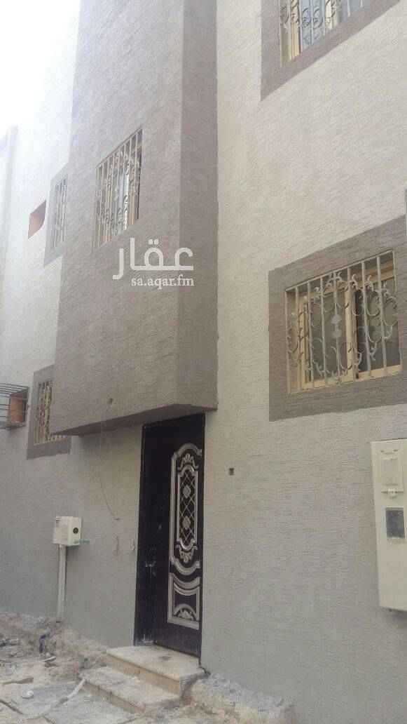 1389300 شقق عزاب نظيفة بحي المرقب بالقرب من محطة القطار خلف فندق الرمانة طريق المدينة المنورة مكونة من غرفتين و حمام و مطبخ
متوفر بالدور الأرضي و الدور الاول
الإيجار على دفعتين كل ستة أشهر 3500 ريال
الكهرباء و الماء على المستأجر
جميع الخدمات قريبة
العثيم و نستو