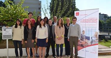 Nicolas BORDAS &eacute;tait pr&eacute;sent pour accueillir les 10 &eacute;tudiants  la premi&egrave;re promotion du Mast&egrave;re Sp&eacute;cialis&eacute; &lsquo;Management Digital et Strat&eacute;gie de Marque&rsquo;