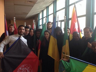 Les &eacute;tudiants internationaux de l'Iscid-Co avant leur entr&eacute;e en sc&egrave;ne