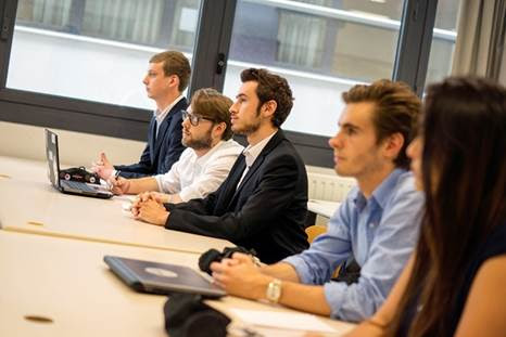 L'EMLV lance des cours sur le Social Selling pour aider la génération Y à transformer l'usage des outils numériques en outils professionnels L'EMLV lance des cours sur le Social Selling pour aider la génération Y à transformer l'usage des outils numériques en outils professionnels