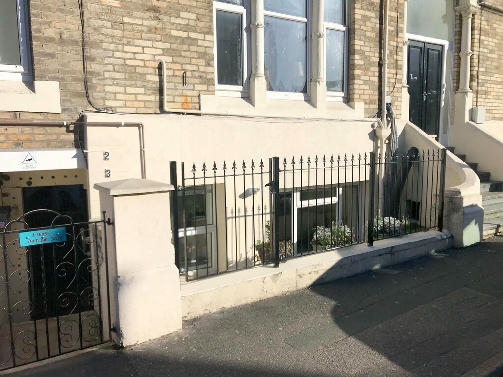 Lovely One Bedroom Near Shops