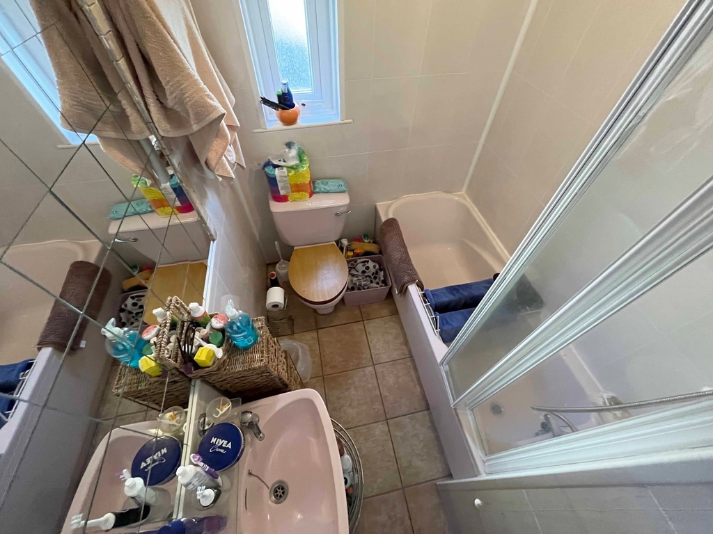 Studio Flat, Cecil Road, Bournemouth Bullock & Lees