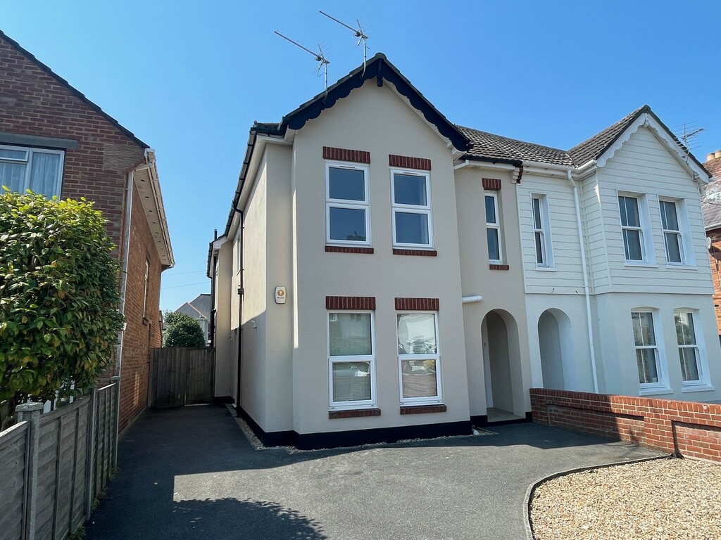 Flats & houses to rent in Bournemouth & Christchurch Bullock & Lees