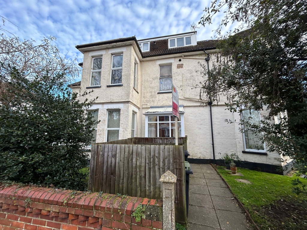 REFURBISHED ONE BEDROOM FLAT – BOSCOMBE