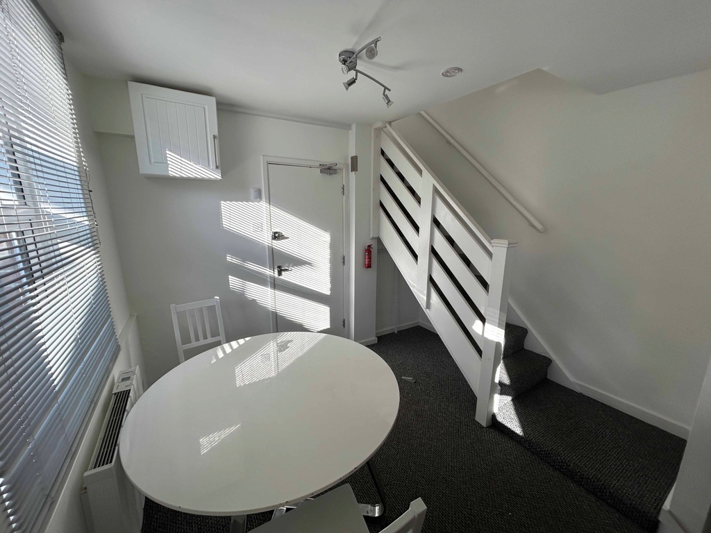 A QUIRKY GROUND FLOOR DUPLEX ONE BEDROOM FLAT