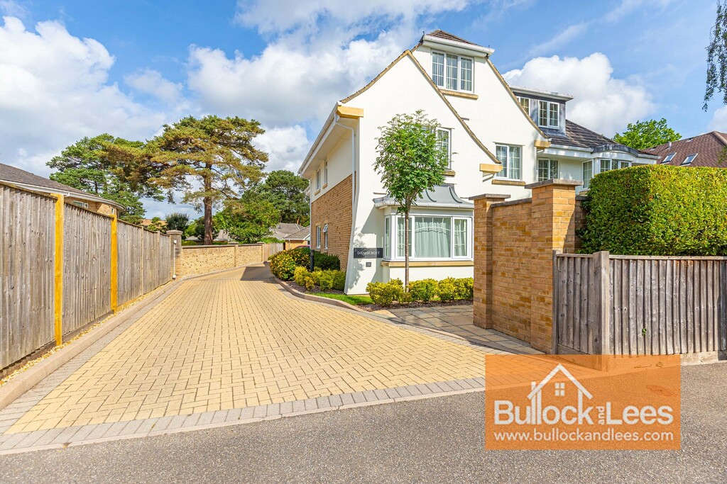 Danescroft, Manor Close, Ferndown, superb GF 3 bed flat