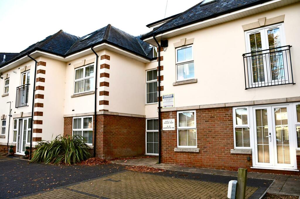 CHARMINSTER AVENUE – A WELL PRESENTED FIRST FLOOR,TWO DOUBLE BEDROOM FLAT WITH ALLOCATED PARKING FOR ONE CAR.