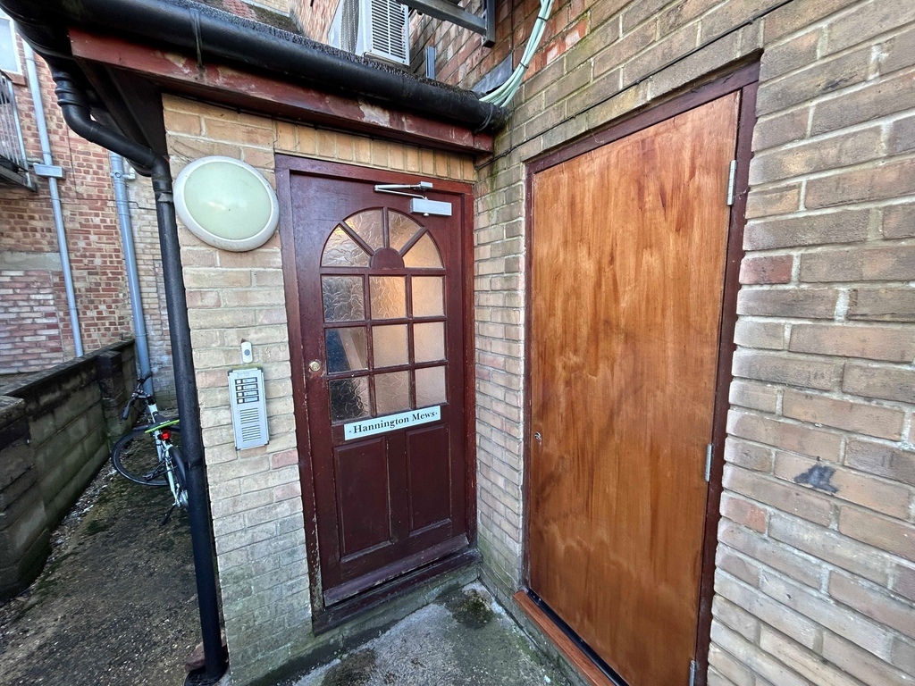 FIRST FLOOR ONE BEDROOM FLAT, NEWLY DECORATED, LOCATED ON CHRISTCHURCH ROAD – POKESDOWN