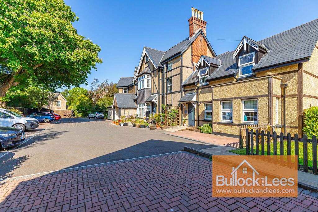 Wharncliffe Road, Bournemouth, Spacious FF Flat in Gated Development
