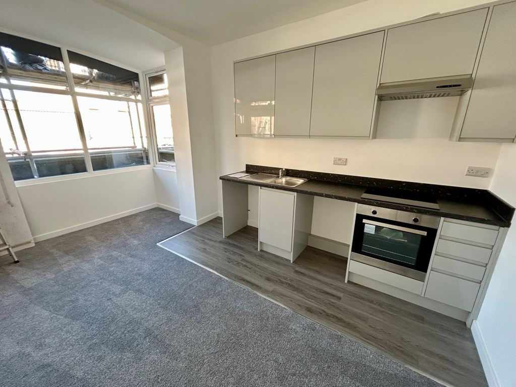 NEW MODERN ONE BEDROOM FIRST FLOOR FLAT LOCATED IN BOSCOMBE PRECINCT/CHRISTCHURCH ROAD