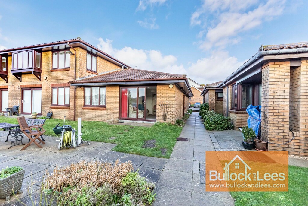 Southbourne Cliffs, sunny retirement bungalow with no chain