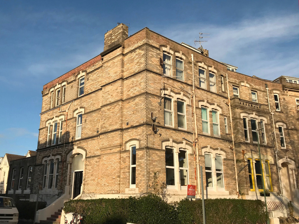 RAISED UPPER GROUND FLOOR STUDIO FLAT – AVAILABLE NOW, CLOSE TO SHOPS AND BUSSES ON CHRISTCHURCH ROAD