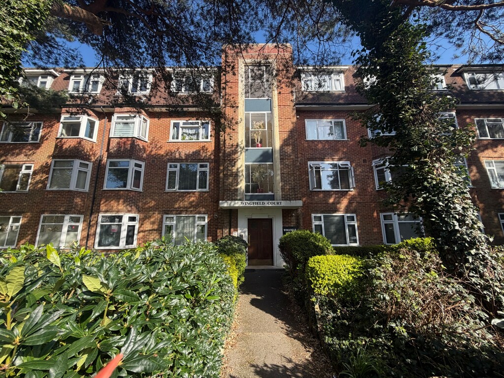 Manor Road, Bournemouth. One Double Bedroom, Third Floor Flat Available Now