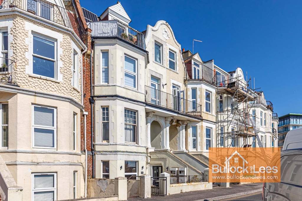 Boscombe Pier, two bed flat with courtyard and no chain