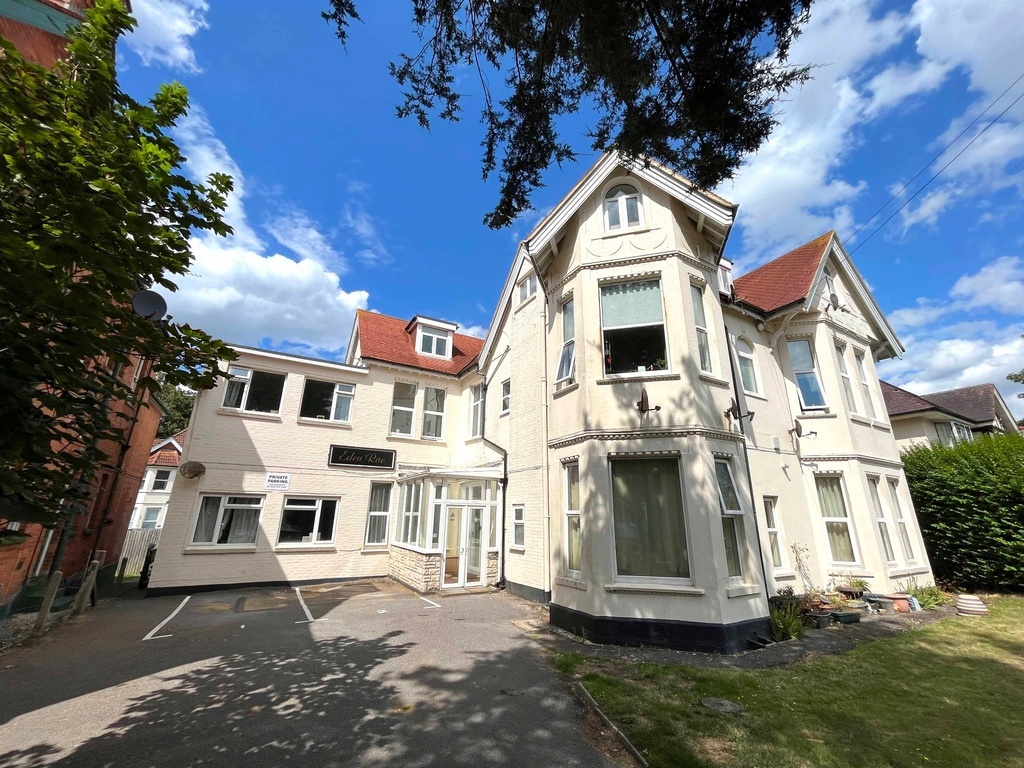 SHELLY MANOR STUDIO FLAT NEAR BOSCOMBE PIER
