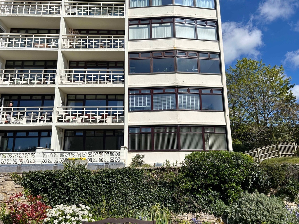 SPACIOUS TWO DOUBLE BEDROOM FLAT AT BOSCOMBE OVERCLIFF