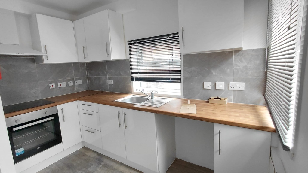 A QUIRKY GROUND FLOOR DUPLEX ONE BEDROOM FLAT