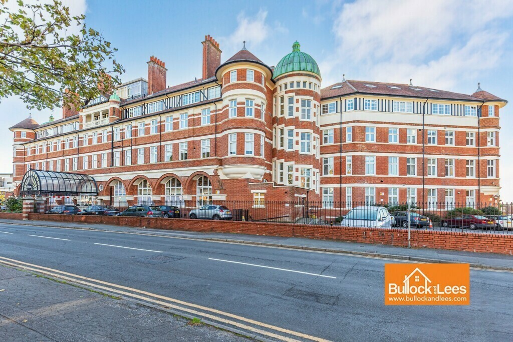 Burlington Mansions, Boscombe Spa, sea glimpse flat!