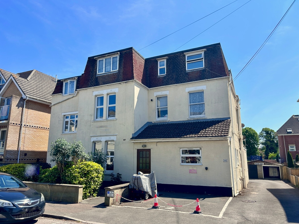 Spacious First Floor South of Christchurch Road, Bournemouth