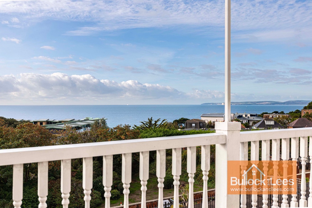 STUNNING SEA VIEW BALCONY FLAT OVERLOOKING BOSCOMBE PIER