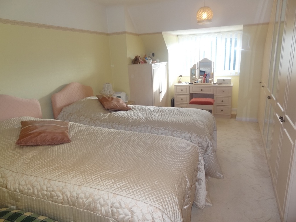 IFORD GARDENS, BOURNEMOUTH Bullock & Lees