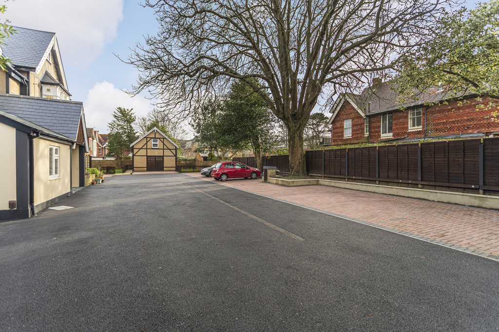 Wharncliffe Road, Bournemouth, BH5 1AH Bullock & Lees