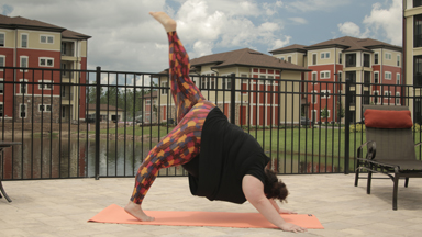 290lb Yogi Proves Size Doesn’t Affect Your Downward Dog