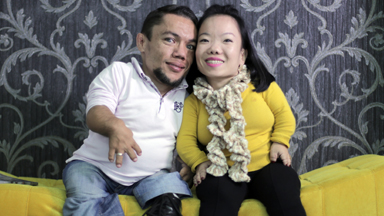 The World's Shortest Couple Get Engaged