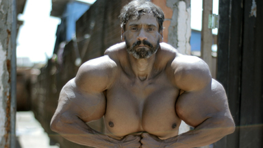 Incredible Bulk: Bodybuilder Injects Oil into Enormous Muscles