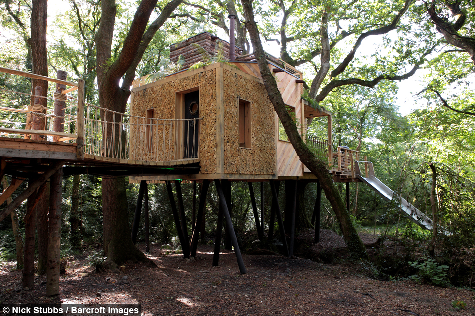 the woodsmans treehouse took guy and his team of twenty top craftsmen 5 months to build - Tree House Inside the woodsmans treehouse took guy and his team of twenty top craftsmen 5 months to build - Tree House Inside
