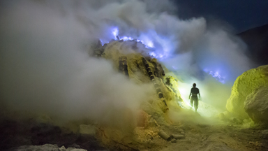 Workers face brutal conditions in eerily beautiful sulphur mines