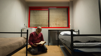 Photographer reveals loneliness of Syrian refugee