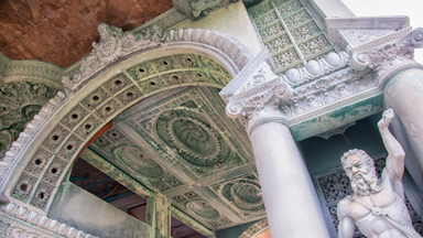 Abandoned Beachside Mansion Retains Its Beauty