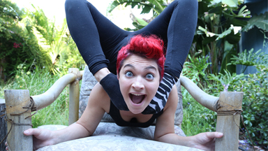 Chronic Illness Makes Woman Amazing Contortionist
