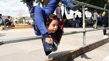 Head Over Heels: Contortionist Pulls Crazy Poses On London Streets