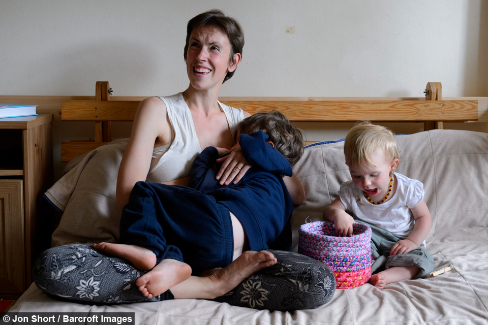 mom daughter lesbian and lick Mature Alejandro recommends Women seeking sperm