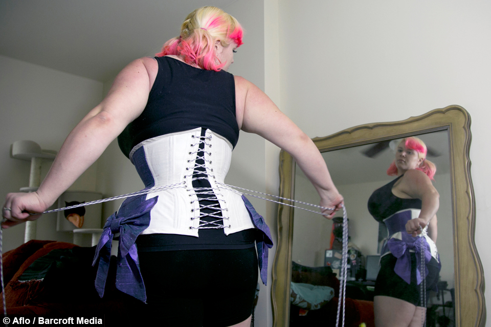 Corseter Takes Quest For Hourglass Figure To New Extreme