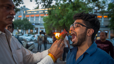 Fire Eating: New Delhi Food Stall Serves Flaming Paan