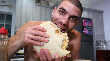 Fitness Fanatic Gorges On Monstrous 4000 Calories Junk Food Meals