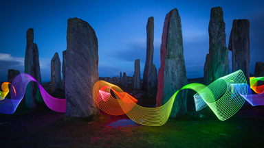 Glas-'glow' Based Artist Creates Amazing Paintings With Light