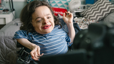 Unbreakable Spirit: Brittle Bone Blogger Stands For Beauty In All Shapes and Sizes
