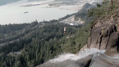 Highliner Walks Over 1000ft Waterfall Without Safety Gear