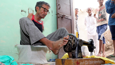 Man With No Arms Becomes Professional Tailor